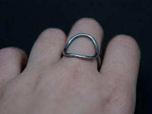 Anillo minimalista de plata de círculo abierto, joyería hecha a mano, anillo geométrico, boda o compromiso.