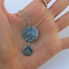 Carregueu la imatge al visualitzador de galeria,Cadena de pendent de plata creixent de lluna creixent de 40 cm de llargada, encant eclipsi detall d'estrella blava