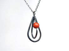Carregueu la imatge al visualitzador de galeria,Penjoll de plata de gota, símbol de feminitat de pedra natural de plata oxidada, cadena rolo de 40 cm