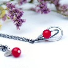 Carregueu la imatge al visualitzador de galeria,Penjoll de plata de gota, símbol de feminitat de pedra natural de plata oxidada, cadena rolo de 40 cm