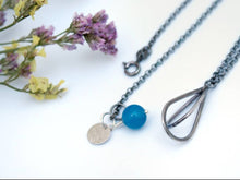 Carregueu la imatge al visualitzador de galeria,Penjoll de plata de gota, símbol de feminitat de pedra natural de plata oxidada, cadena rolo de 40 cm
