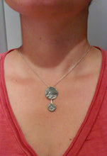Carregueu la imatge al visualitzador de galeria,Cadena de pendent de plata creixent de lluna creixent de 40 cm de llargada, encant eclipsi detall d'estrella blava