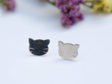 Cargue la imagen en el visor de la Galería,Pendientes de botón de plata de gato minúsculo regalo de dama de gato loco, pendientes de plata de poste de gatito mínimo de niña