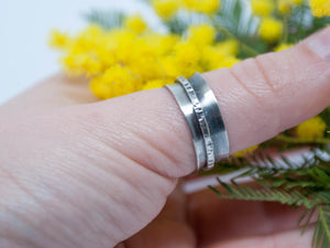 Anell de filament de plata de meditació, casament fidget o banda de compromís, plata oxidada