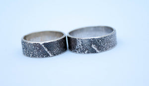 Conjunt de noces plata oxidada, anells de compromís plata reticulada, memòries compartides bandes de plata