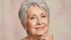 Las mujeres mayores de 60 deberían dejar de hacer estas cosas: aquí te explicamos por qué